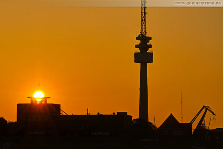 Wilhelmshaven: Sonnenuntergang über dem ICBM-Terramare-Gebäude