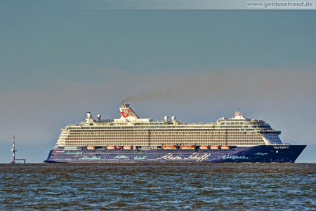 Wilhelmshaven JadeWeserPort: Kreuzfahrtschiff Mein Schiff 3 (TUI Cruises)