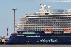 JadeWeserPort: Schiffsneubau Mein Schiff 3 von TUI Cruises in Wilhelmshaven