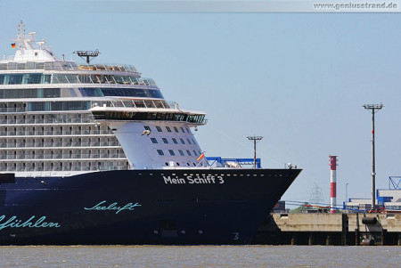 JadeWeserPort: Schiffsneubau Mein Schiff 3 von TUI Cruises in Wilhelmshaven