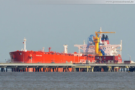 Wilhelmshaven: Der Tanker MARATHA löscht Öl an der NWO