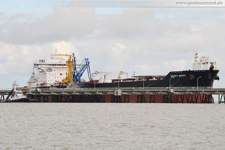Wilhelmshaven Schiffbilder: Tanker SCOTT SPIRIT an der NWO-Löschbrücke 