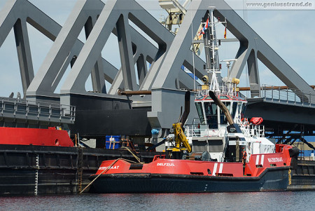 Retheklappbrücke: Europas größte Klappbrücke in Wilhelmshaven montiert