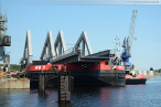 Retheklappbrücke: Europas größte Klappbrücke in Wilhelmshaven montiert