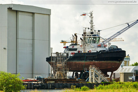 Schlepper HUNTE (URAG) auf der Slipanlage der Neuen Jadewerft