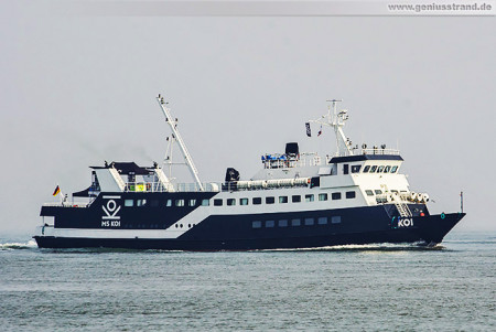 Wilhelmshaven: Partyschiff MS Koi auf dem Weg zur Seeschleuse