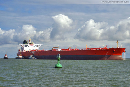 Supertanker BRITISH VANTAGE (L 333 m) löscht in Wilhelmshaven 178.000 t Öl