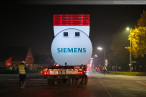 Wilhelmshaven Voslapp: Schwertransport mit Maschinenhaus unterwegs