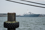 Wilhelmshaven: Luxusyacht RADIANT im Nordhafen (Neue Jadewerft)