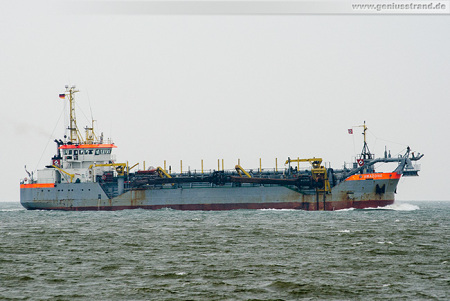 Wilhelmshaven: Saugbagger AMAZONE baggert derzeit im Neuen Vorhafen