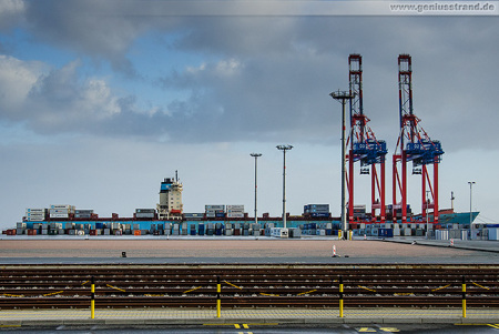 Container Terminal Wilhelmshaven: Containerschiff MAERSK KARLSKRONA