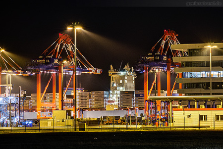 TRIPLE-E-KLASSE: Nachtaufnahme vom Container-Terminal Wilhelmshaven