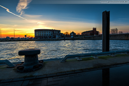 WILHELMSHAVEN: Sonnenuntergang an der ehemaligen I. Einfahrt