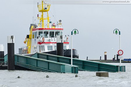 WILHELMSHAVEN: Hochwasserbilder aus dem Alten Vorhafen und Südstrand