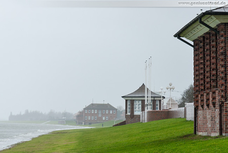 WILHELMSHAVEN: Hochwasserbilder aus dem Alten Vorhafen und Südstrand