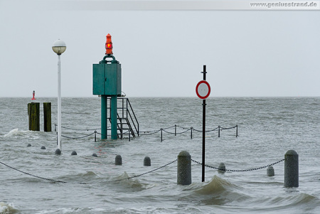 WILHELMSHAVEN: Hochwasserbilder aus dem Alten Vorhafen und Südstrand