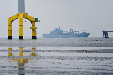 Wilhelmshaven: Einsatzgruppenversorger BONN (A 1413) der Marine einlaufend