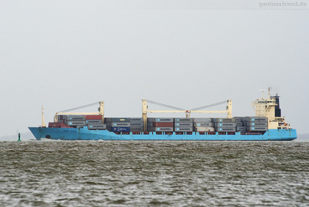 JadeWeserPort: Containerschiff BOMAR VALOUR (L 179 m) outbound