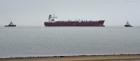 Schleppverband mit Tanker SILVER CARLA (L 183 m) in Wilhelmshaven angekommen