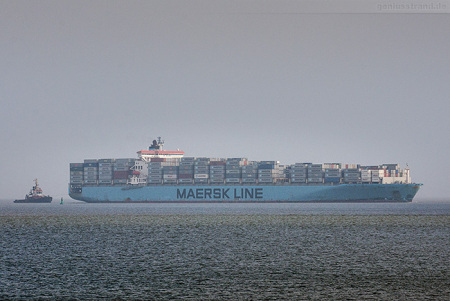 Jade Weser Port Schiffsankunft: Containerschiff MAERSK KITHIRA