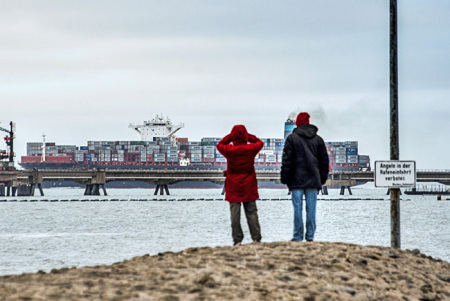 Schiffsabfahrt vom Container Terminal Wilhelmshaven (CTW)