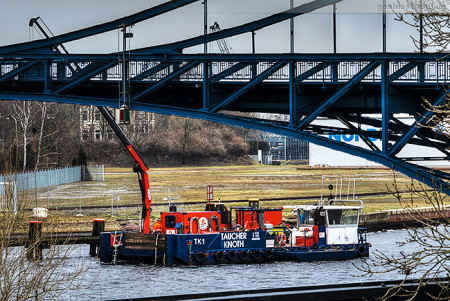 K.-W.-Brücke Wilhelmshaven: Taucherschiff TK 1 (Taucher Knoth)