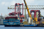 Wilhelmshaven: ABIS BREMEN löscht NTB Van Carrier im Handelshafen