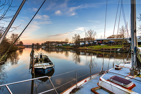 WILHELMSHAVEN MAADE: Maritime Impression vom Rüstersieler Hafen