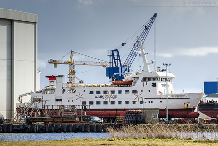 Wilhelmshaven Neue Jadewerft: Fährschiff HARLINGERLAND auf der Slipanlage