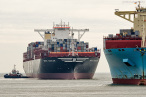 Größtes Containerschiff der Welt MSC OSCAR am JadeWeserPort (JWP)