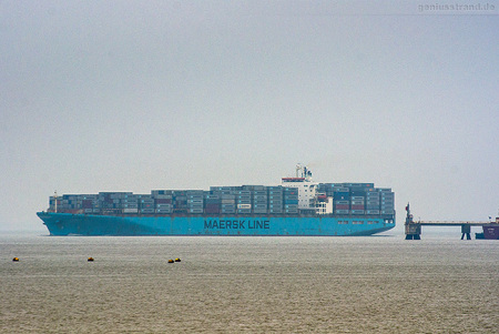 Jade-Weser-Port Abfahrten: Containerschiff MAERSK KARACHI (L 299 m)