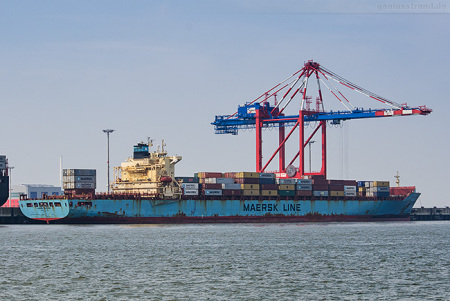 Container Terminal Wilhelmshaven (CTW): Containerschiff MAERSK MONTANA