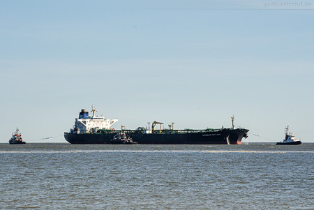 Wilhelmshaven NWO: Tanker OVERSEAS PORTLAND löscht über 82.000 t Öl