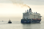 Schiffsankunft: MEIN SCHIFF 4 am JadeWeserPort in Wilhelmshaven