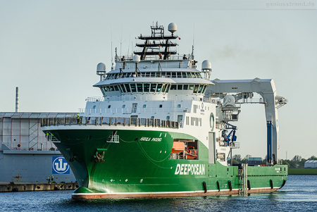 Wilhelmshaven Hannoverkai: Subsea Construction Vessel HAVILA PHOENIX