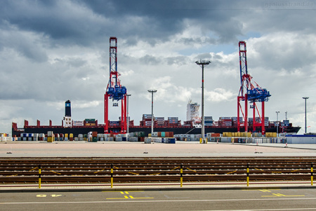 Eurogate Container Terminal Wilhelmshaven (CTW): MAERSK EUBANK