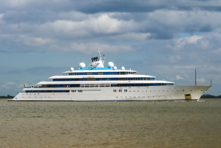 Wilhelmshaven: Luxusyacht TATIANA (Golden Odyssey) auf Erprobungsfahrt