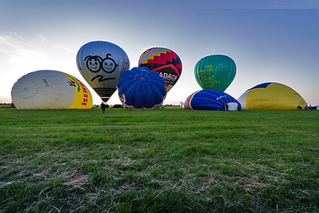 Ballonmeeting Wilhelmshaven: Ballonglühen auf dem Ferienhof Petersburg