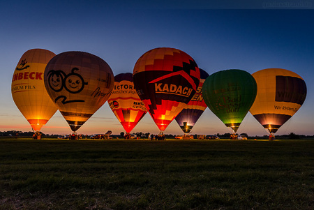 Ballonmeeting Wilhelmshaven: Ballonglühen auf dem Ferienhof Petersburg