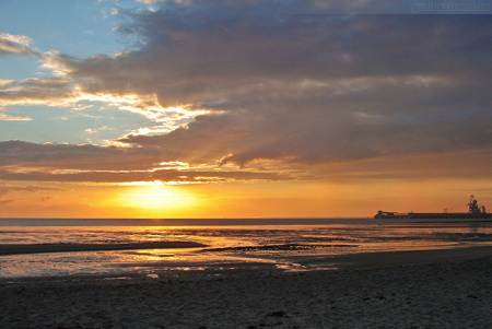 Morgens bei Sonnenaufgang am Geniusstrand