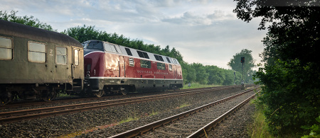 Dampflok 012 066-7 kommend aus Wilhelmshaven mit Diesellok V 200 033 am Ende (Ulmer Eisenbahnfreunde)