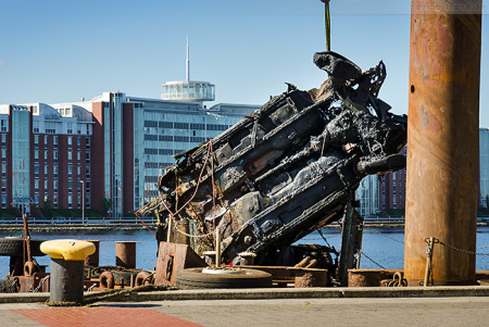 Wilhelmshaven Bontekai: Ford Autowrack aus dem Großen Hafen geborgen