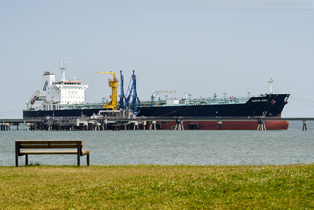 NWO Wilhelmshaven: Tanker SURFER ROSA löscht über 36.735 t Erdöl