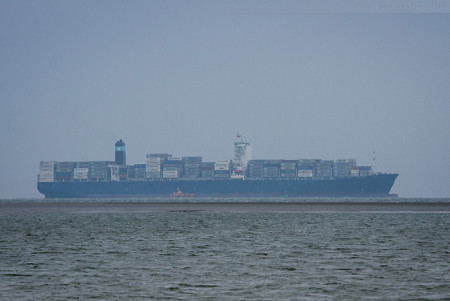 JadeWeserPort Schiffsankünfte: Schiffsneubau MAERSK SALTORO (L 300 m)