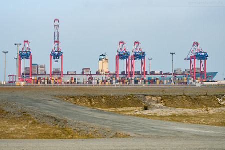 JADE-WESER-PORT: Containerschiff EBBA MAERSK (Emma-Maersk-Klasse)