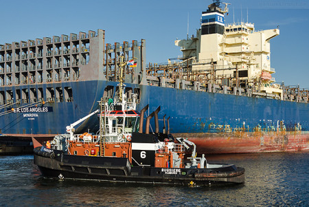 WILHELMSHAVEN: Containerschiff E. R. LOS ANGELES ist ausgelaufen