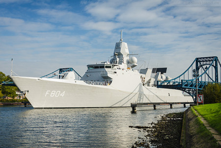 Niederländische Fregatte HNLMS DE RUYTER (F 804)