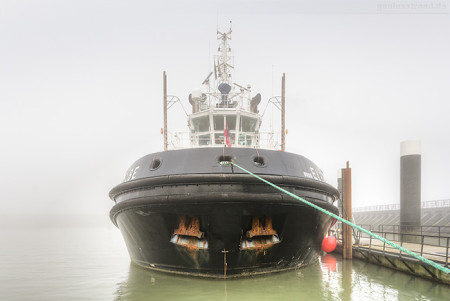 JadeWeserPort Schlepperhafen/Servicehafen: Schlepper URAG Elbe