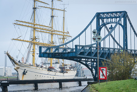 Wilhelmshaven: Segelschulschiff GORCH FOCK am Bontekai (Open Ship)
