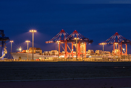 Container Terminal Wilhelmshaven (CTW): ELEONORA MAERSK (L 398 m)